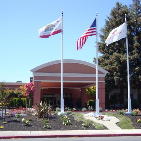 Concord Plaza Hotel Exterior foto